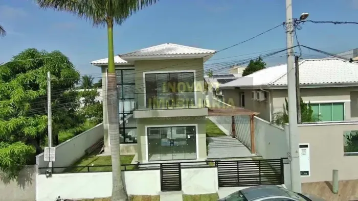 **CASA DÚPLEX DE ALTO PADRÃO EM CONDOMÍNIO FECHADO!**