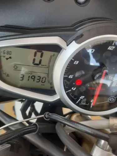 Street Triple 675 impecável