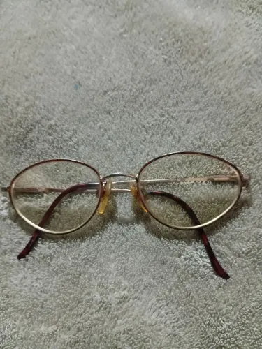 Oculos Antigo de platini Titanium italy 48mm, 20mm ,135mm prena dos oculos