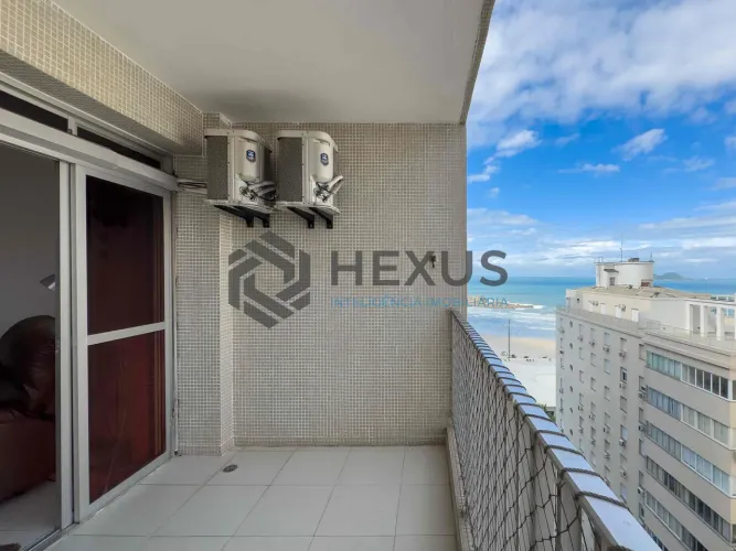 Apartamento com varanda e vista mar na quadra-mar da Praia das Pitangueiras de 2 quartos (
