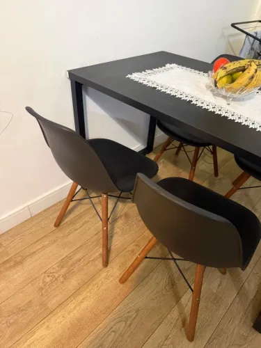 Mesa de jantar 4 lugares 