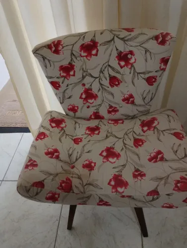 Vende se uma poltrona semi nova,valor rs 250,00