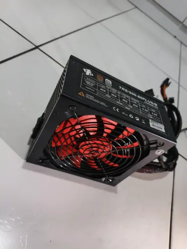 Fonte de 500w 80plus bronze, nunca aberta.