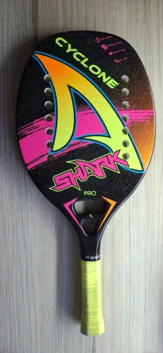 Raquete Shark Cyclone barbada