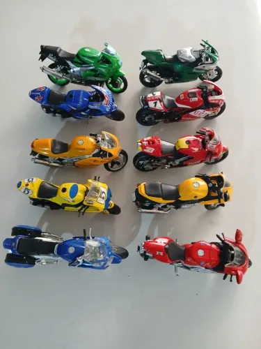 LOTE DE 10 MINIATURAS MOTOS ESPORTIVAS