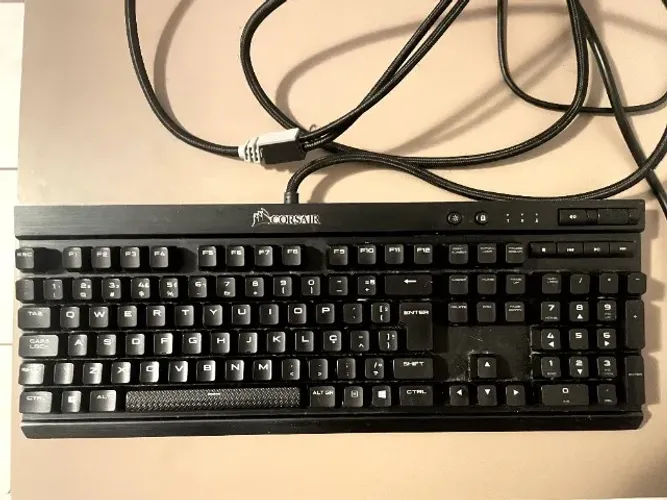 Teclado Gaming Corsair K70 Rapidfire Mecânico Cherry MX Speed