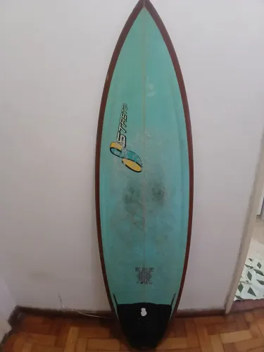 Prancha de surf usada. Tamanho 5'10//volume 26.6 (precisa de reparo)