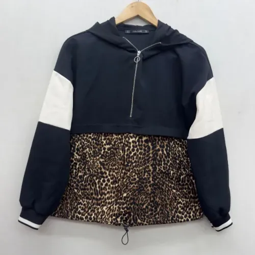 Casaco Estilo Corta Vento com Capuz Zara