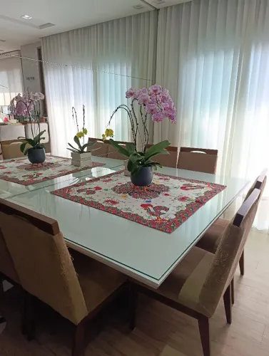 Mesa com 6 cadeiras