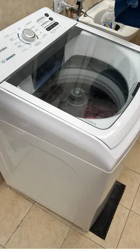 Máquina de lavar 15 kilos semi nova 
