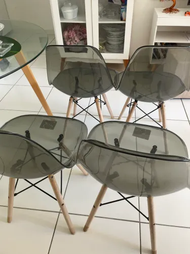 Cadeiras de mesa transparentes