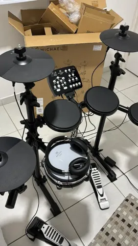 Bateria Eletrônica Portátil Michael DMX270 209 Sons com Módulo House.