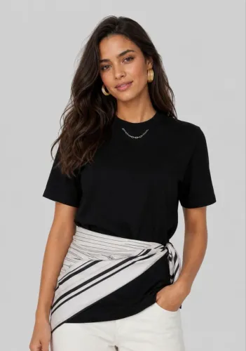 Camiseta lança perfume