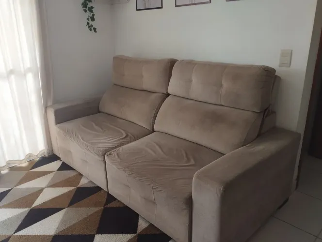 Sofá retrátil e reclinável
