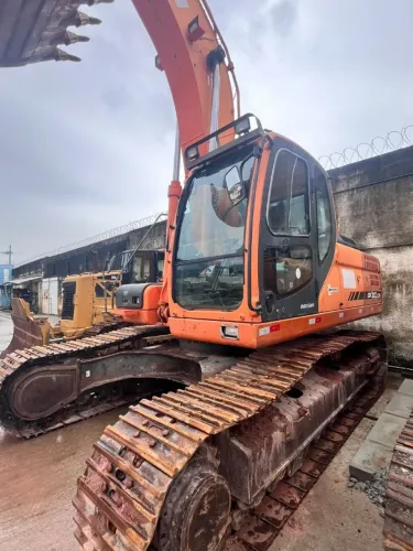 Escavadeira Doosan DX 300LCA 30ton / 2015 / trabalhando