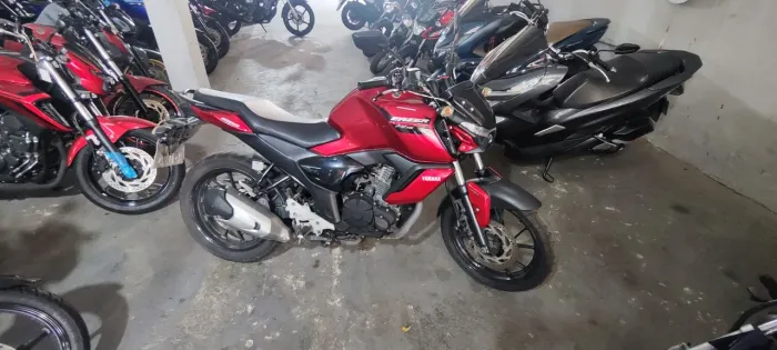 FZ 15 VERMELHA 2024 Shalon veículos Cariacica 