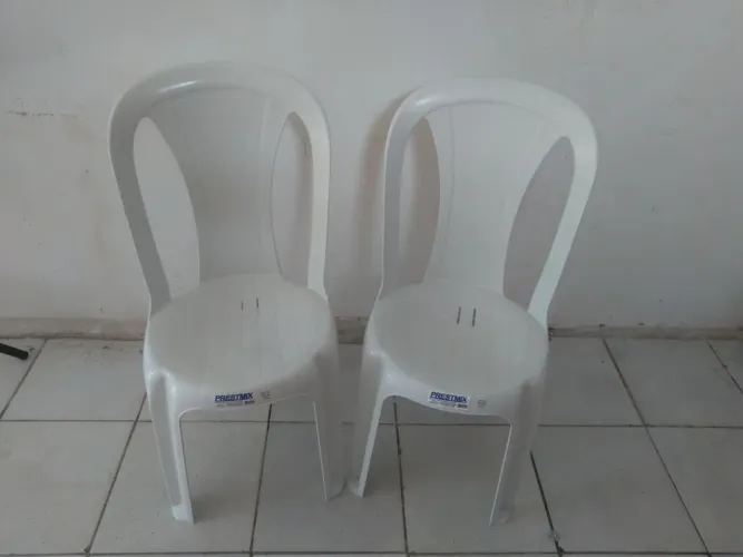 Cadeira plástica