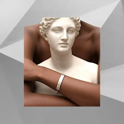 pulseira de prata com placa lisa e bordas facetadas