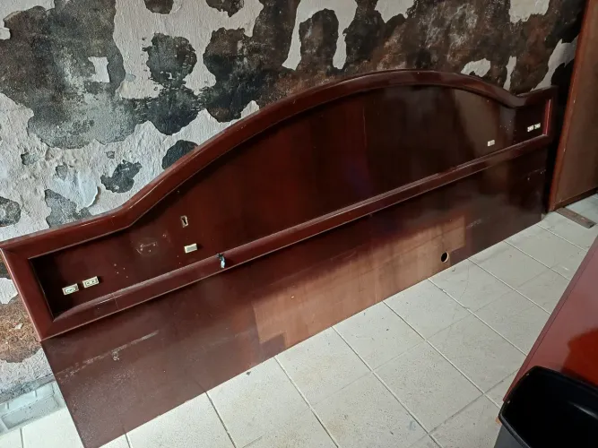 Cabeceira de cama king em madeira