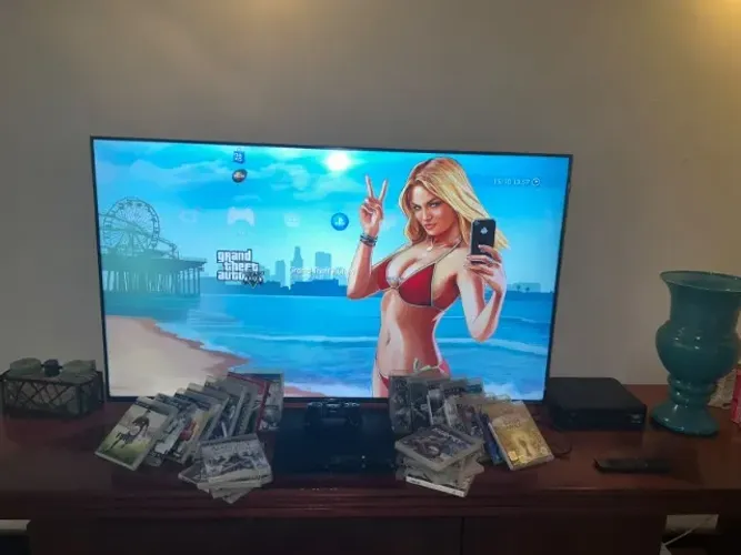 playstation 3 na caixa com 25 jogos