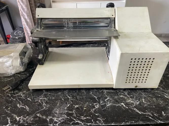 Cilindro elétrico para massas