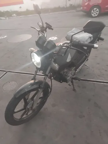 Vendo titan 125 / 2004 - toda revisada