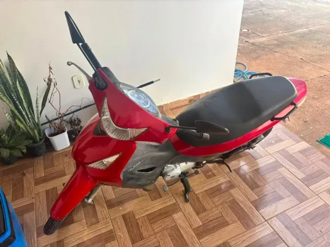 Vende-se Honda Biz 2010 - Partida elétrica