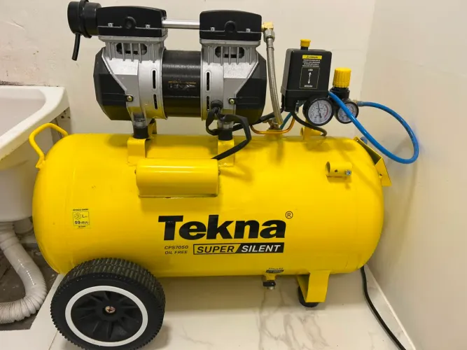 COMPRESSOR Tekna CPS7050. 50 l - oil free silencioso.