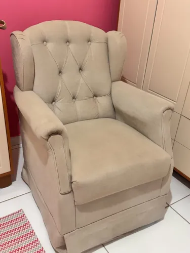 Poltrona de amamentação que balança