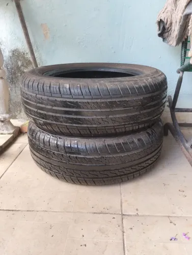 Vendo dois pneus novos speedmax aro 15 185/60. Motivo: troxei por outra medida. Valor 420