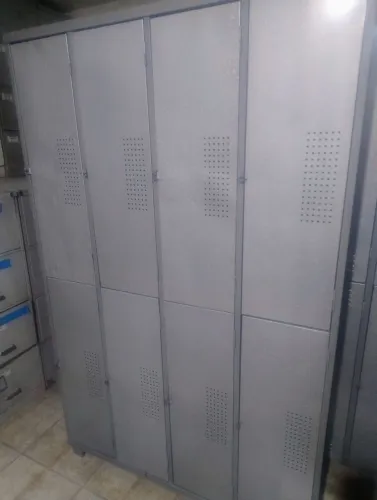 Armário roupeiro para vestiário com 8 portas usado reformado em boa condições