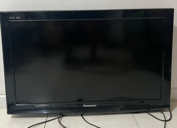 2 TVs Panasonic VIERA LED 32? modelo TC-32D400B