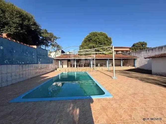 Casa com 4 Quartos, Lazer Completo e Terreno de 918 m² PT06
