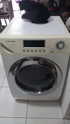 Máquina de Lavar Electrolux Turbo 10,5kg - Com Defeito Simples.