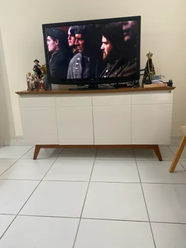 Buffet clássico off white e freijó MDF