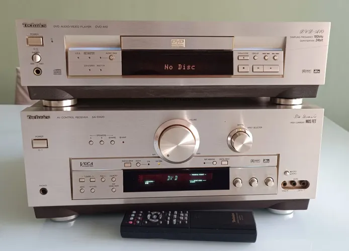Receiver AV Technics SA-DA20 e Player de Áudio/Vídeo Technics DVD-A10