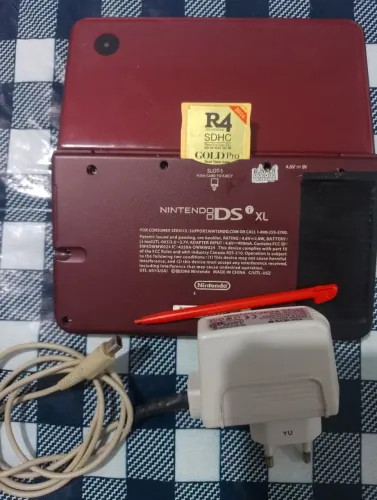Nintendo DSi XL com R4 "vídeo detalhes na descrição '