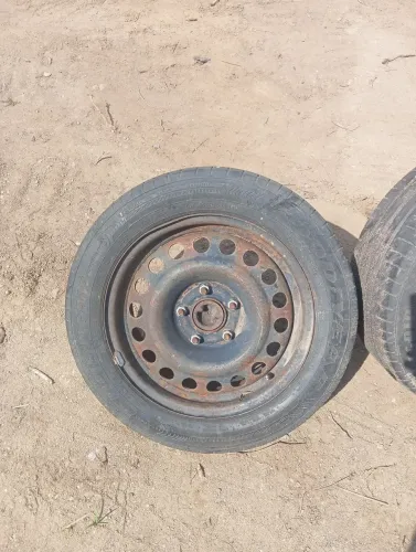 2 unidades Roda aro  15 de ferro 5 furos  medida 5 x 100