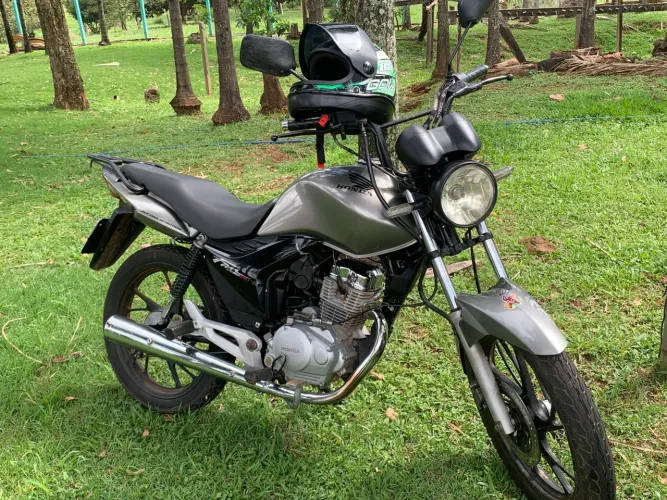 Moto 150 Roda palito semi nova com documento em atraso 