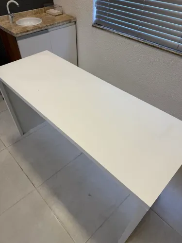 Mesa/bancada branca 