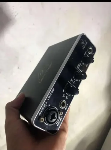 Interface de áudio Behringer umc22
