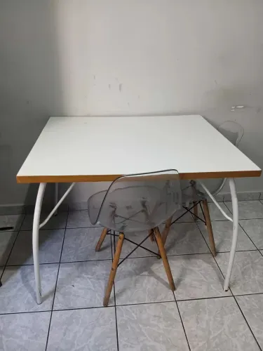 Mesa com 2 cadeiras