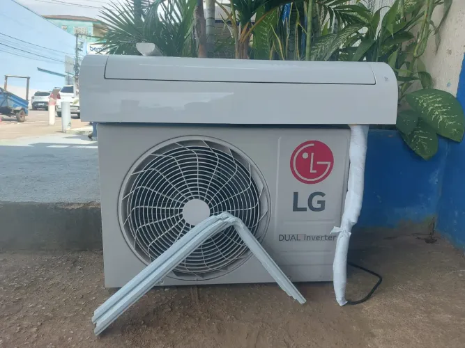Vendo com Instalação Central de ar Inverter 12.000 btus, instalação no térreo ou Sacada