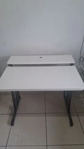 Vende-se mesa de escritório + cadeira!