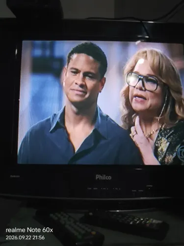 Televisão 21 polegadas acompanha aparelho digital