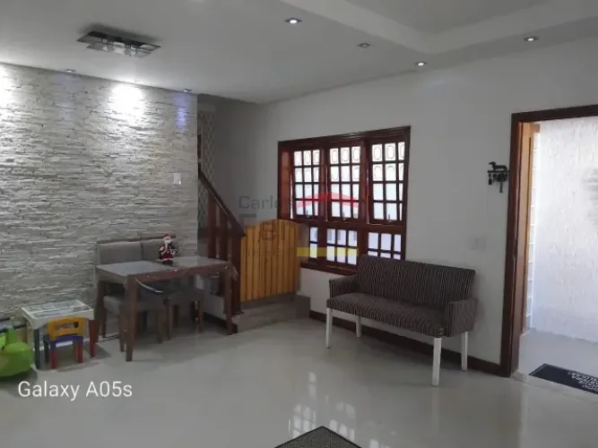 Casa 03 quartos em condomínio fechado Horto Florestal- ( Vila Rosa)