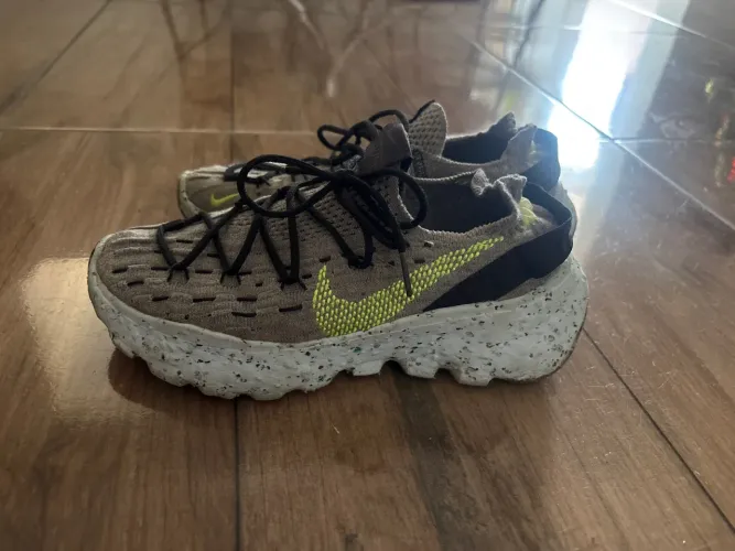Nike Space Hippie 04 - Grey/Volt