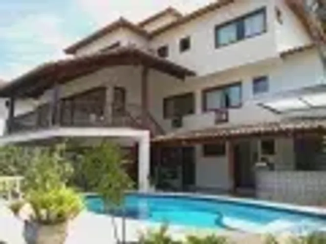 Casarão - Condomínio Ubá Piratininga, 5Q, sendo 03 suítes, 03 salas, terreno com 900 m².