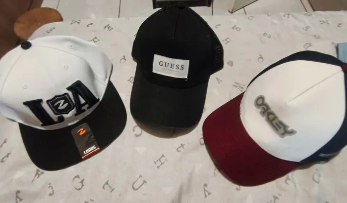 Boné guess, oakley e lords