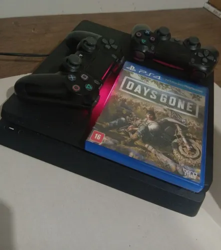 Vendo ps4 com days gone e dois controles
